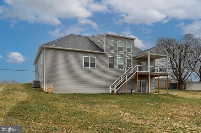 1584 HARRISBURG AVE, Mount Joy, PA 17552