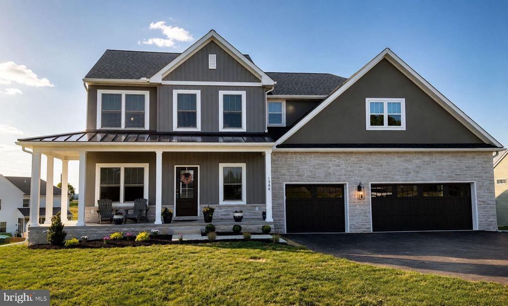 1584 HARRISBURG AVE, Mount Joy, PA 17552