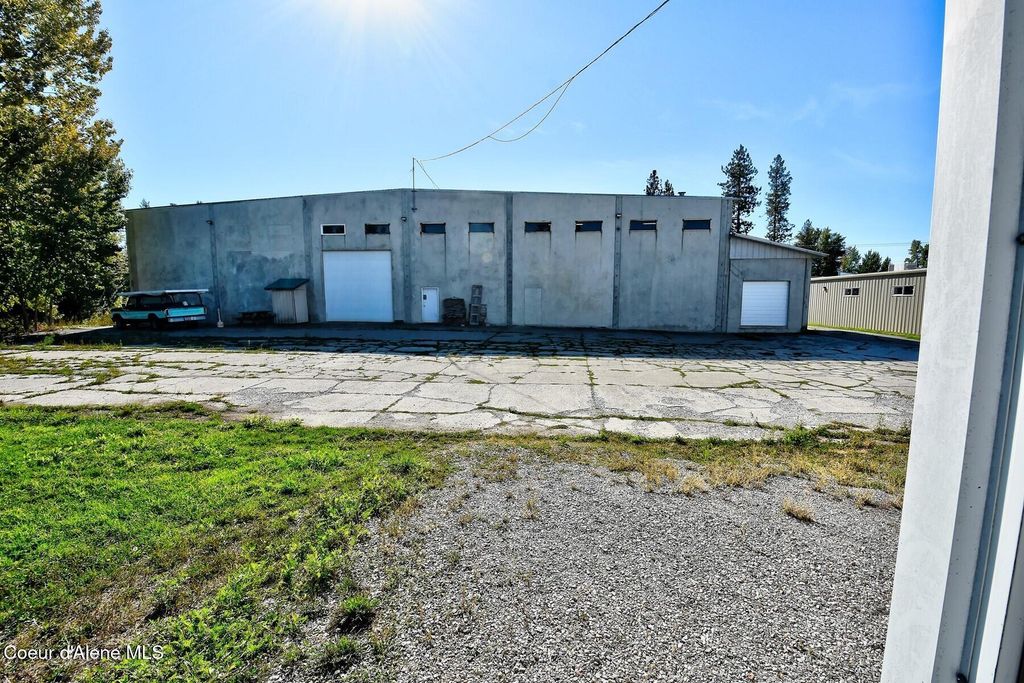 900 Kootenai Cutoff Rd, Ponderay, ID 83852