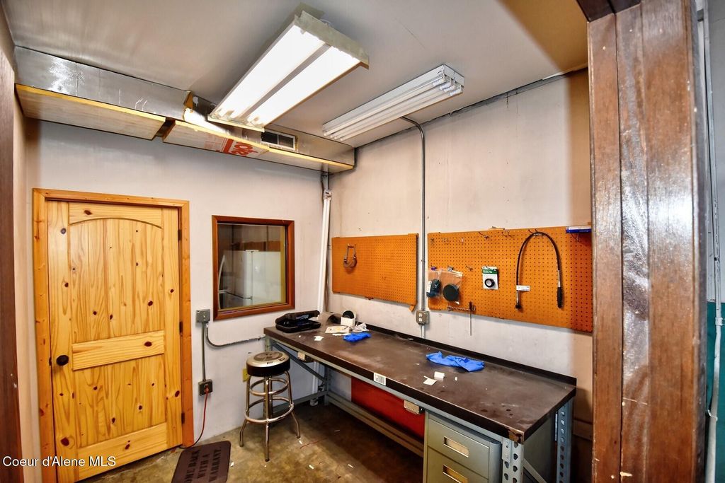 900 Kootenai Cutoff Rd, Ponderay, ID 83852 photo 12