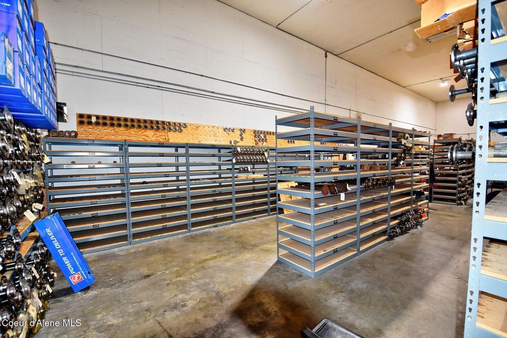 900 Kootenai Cutoff Rd, Ponderay, ID 83852 photo 8