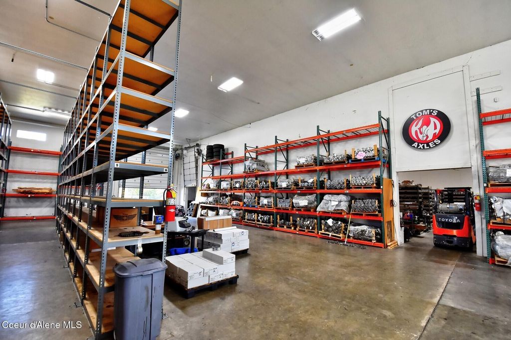 900 Kootenai Cutoff Rd, Ponderay, ID 83852 photo 9