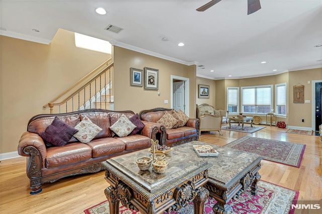 4 8th Street A, Fairview, NJ 07022