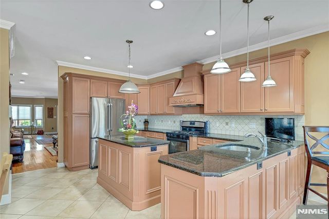4 8th Street A, Fairview, NJ 07022