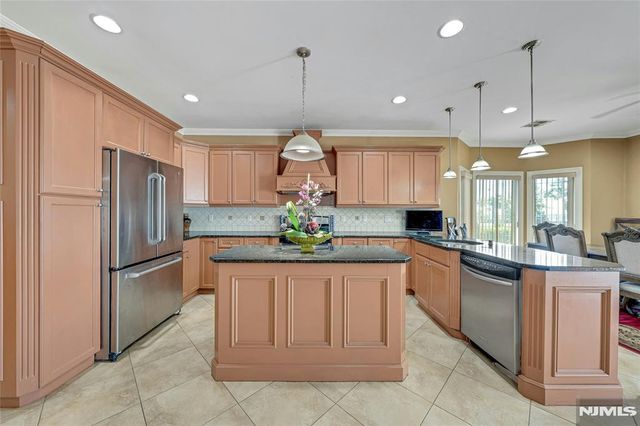 4 8th Street A, Fairview, NJ 07022