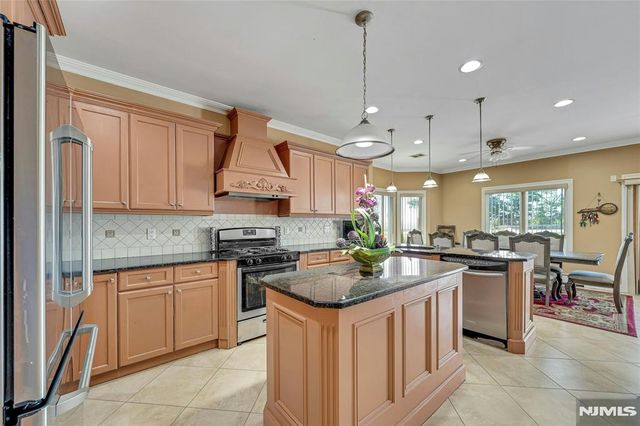 4 8th Street A, Fairview, NJ 07022