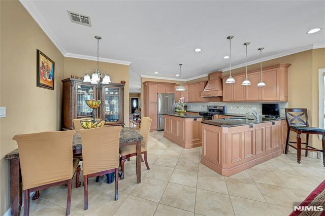 4 8th Street A, Fairview, NJ 07022