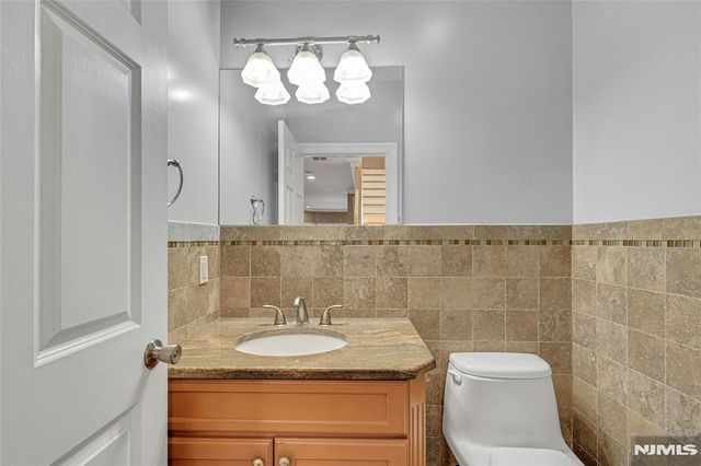 4 8th Street A, Fairview, NJ 07022