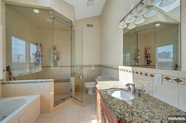 4 8th Street A, Fairview, NJ 07022
