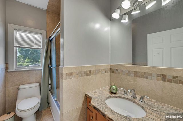 4 8th Street A, Fairview, NJ 07022