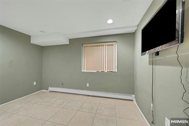 4 8th Street A, Fairview, NJ 07022