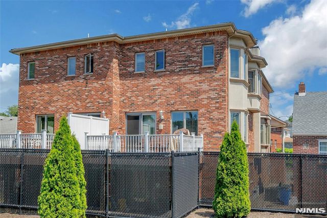 4 8th Street A, Fairview, NJ 07022