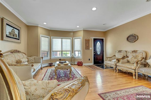 4 8th Street A, Fairview, NJ 07022