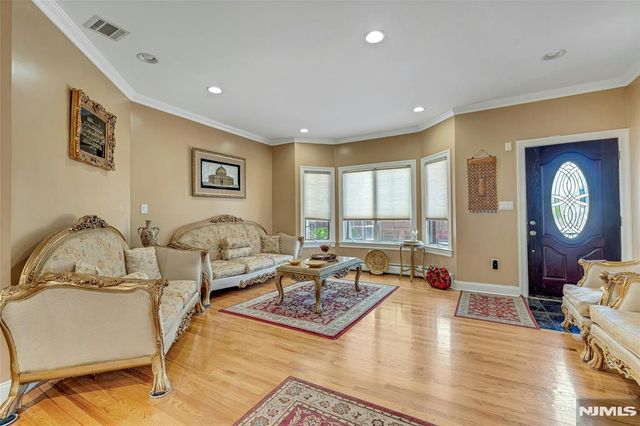 4 8th Street A, Fairview, NJ 07022