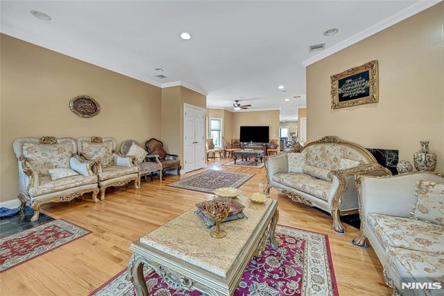 4 8th Street A, Fairview, NJ 07022