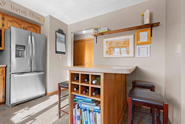 1009 E NORTHWOOD DRIVE, Appleton, WI 54911