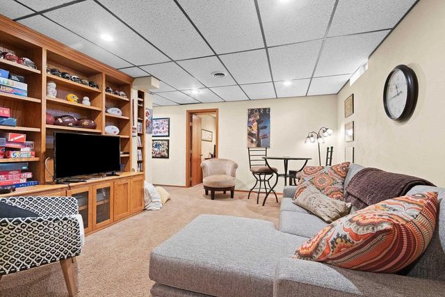 1009 E NORTHWOOD DRIVE, Appleton, WI 54911