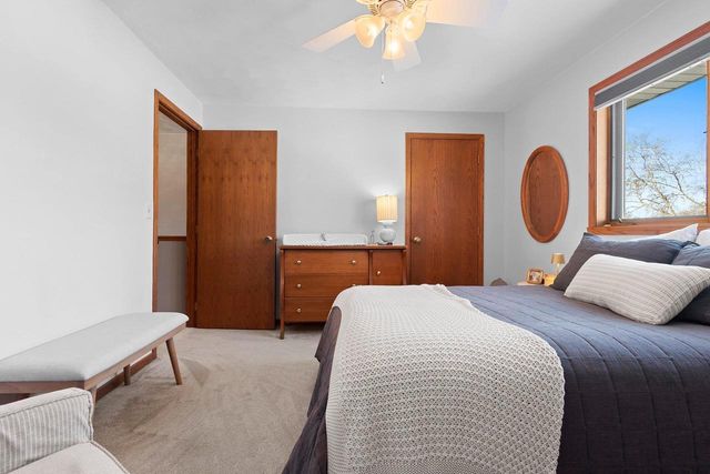 1009 E NORTHWOOD DRIVE, Appleton, WI 54911