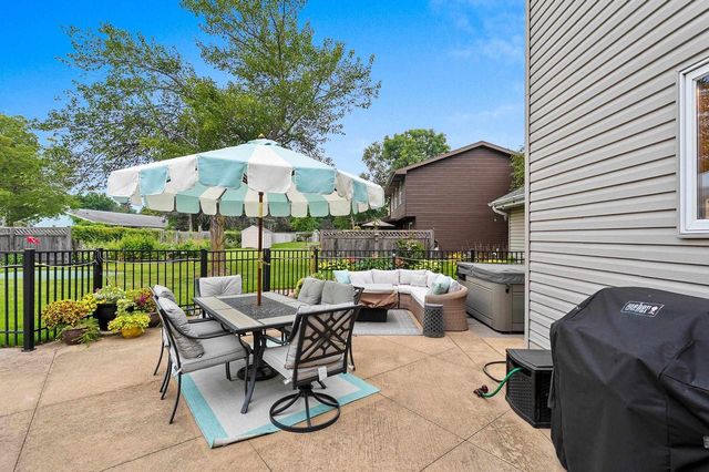 1009 E NORTHWOOD DRIVE, Appleton, WI 54911