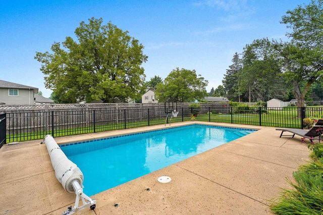 1009 E NORTHWOOD DRIVE, Appleton, WI 54911