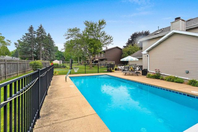 1009 E NORTHWOOD DRIVE, Appleton, WI 54911