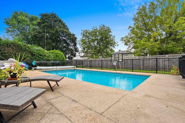 1009 E NORTHWOOD DRIVE, Appleton, WI 54911