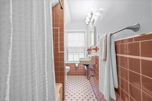 4104 Thalia DR, Virginia Beach, VA 23452