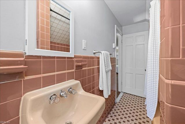 4104 Thalia DR, Virginia Beach, VA 23452