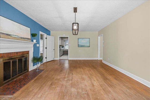 4104 Thalia DR, Virginia Beach, VA 23452