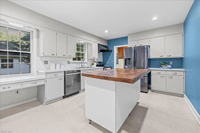 4104 Thalia DR, Virginia Beach, VA 23452