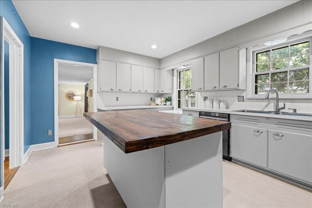 4104 Thalia DR, Virginia Beach, VA 23452