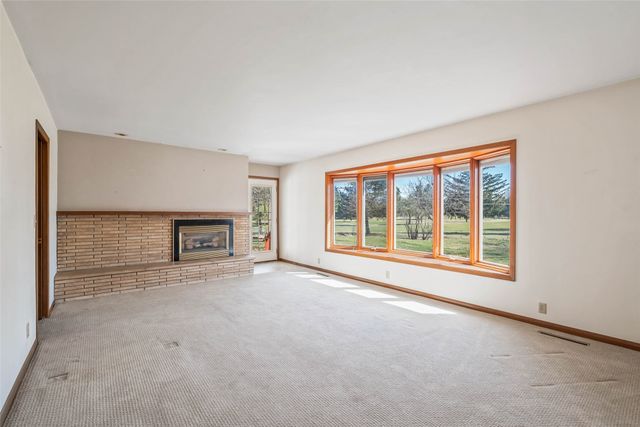 126 Broadmoor Circle, Ames, IA 50010