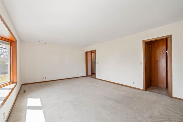 126 Broadmoor Circle, Ames, IA 50010