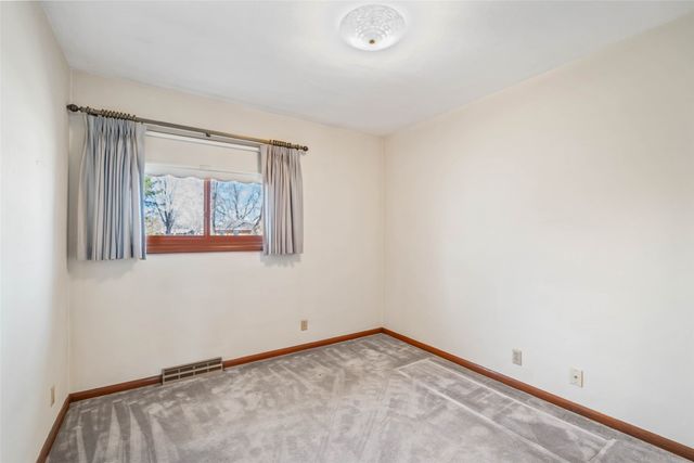 126 Broadmoor Circle, Ames, IA 50010