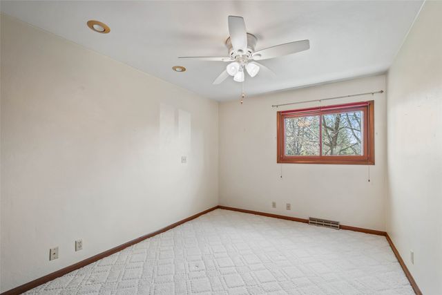 126 Broadmoor Circle, Ames, IA 50010