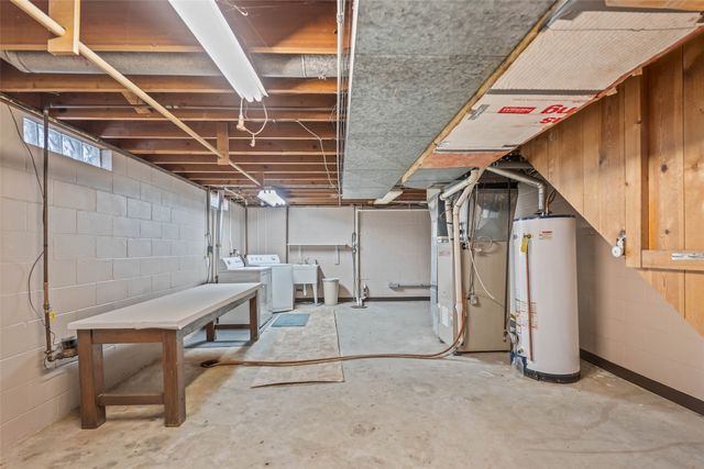 126 Broadmoor Circle, Ames, IA 50010