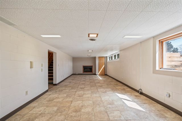 126 Broadmoor Circle, Ames, IA 50010