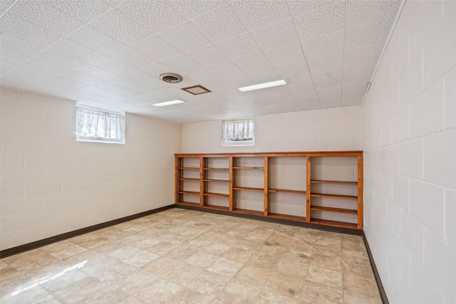 126 Broadmoor Circle, Ames, IA 50010