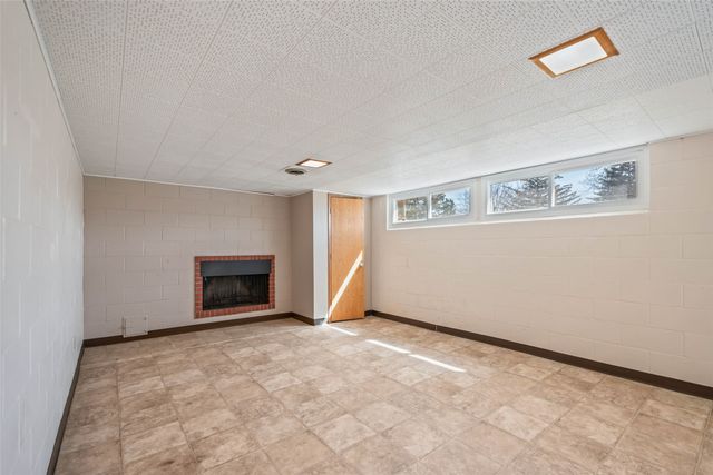 126 Broadmoor Circle, Ames, IA 50010