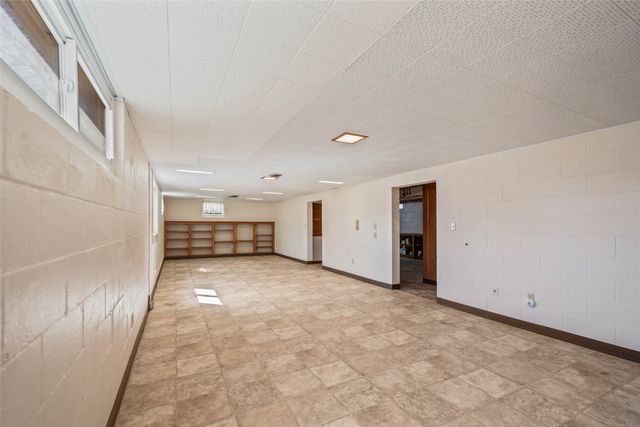 126 Broadmoor Circle, Ames, IA 50010