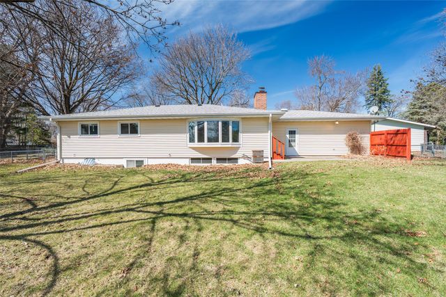 126 Broadmoor Circle, Ames, IA 50010