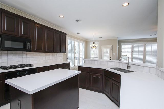 35 Winhall Place, The Woodlands, TX 77354