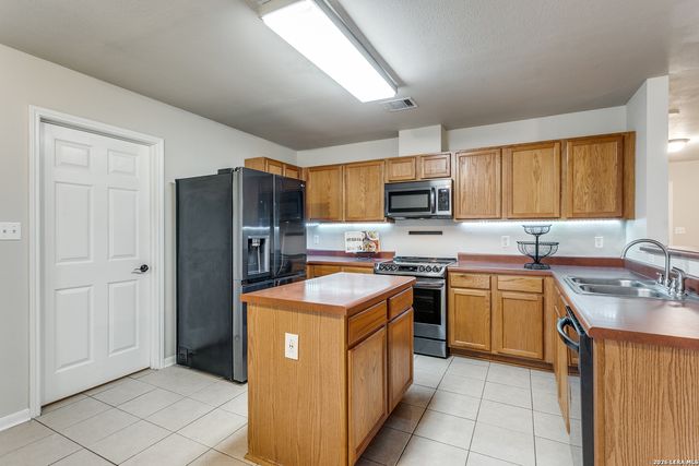 8903 Oakwood Ct, San Antonio, TX 78240