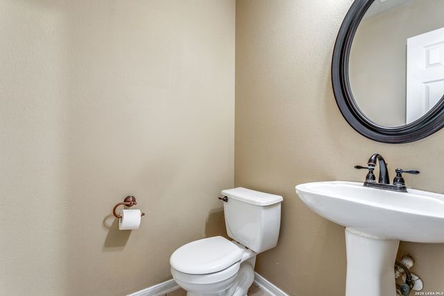 8903 Oakwood Ct, San Antonio, TX 78240