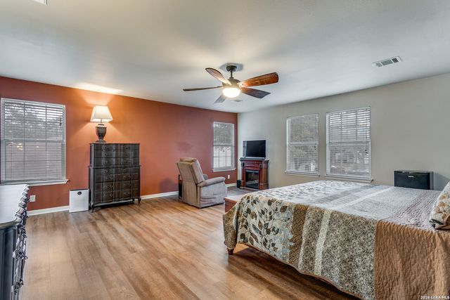 8903 Oakwood Ct, San Antonio, TX 78240