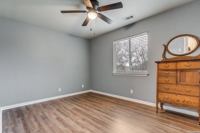 8903 Oakwood Ct, San Antonio, TX 78240