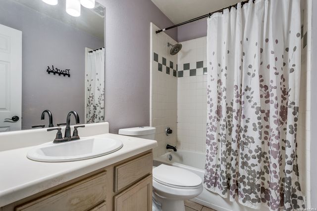 8903 Oakwood Ct, San Antonio, TX 78240