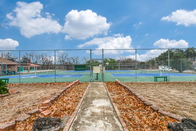 8903 Oakwood Ct, San Antonio, TX 78240