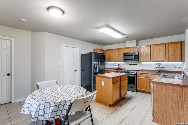 8903 Oakwood Ct, San Antonio, TX 78240