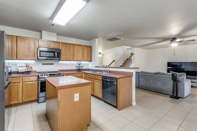 8903 Oakwood Ct, San Antonio, TX 78240